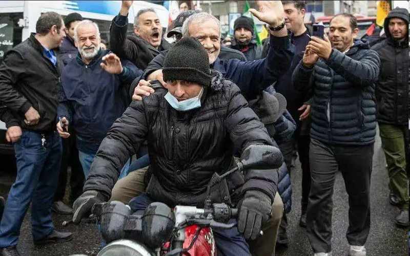  德黑兰街头风雨中前行，伊朗高层集体现身声援巴勒斯坦。 新闻 德黑兰街头风雨中前行，伊朗高层集体现身声援巴勒斯坦。 新闻