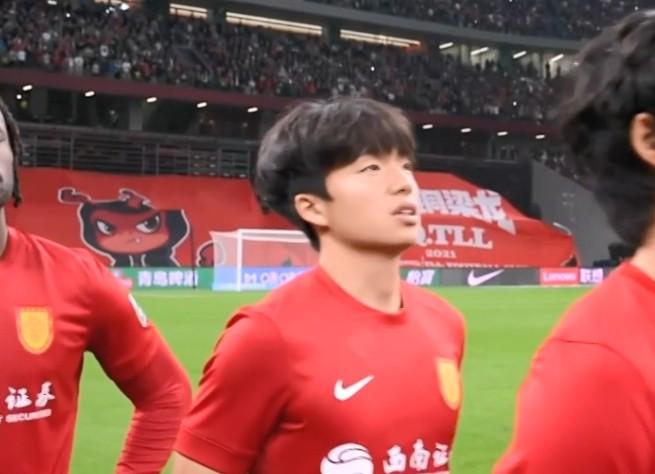  年轻中场李镇全解读德比战；不放弃精神带来显著改善；经验助力球队未来发展。 体育新闻 年轻中场李镇全解读德比战；不放弃精神带来显著改善；经验助力球队未来发展。 体育新闻