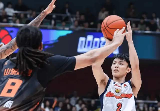 CBA积分榜震荡：外援缺阵下的战术重构与球队命运