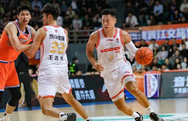  CBA积分榜震荡：外援缺阵下的战术重构与球队命运 体育新闻